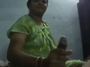 Tempo Damp Hand-job Indian Desi aunty befit tramp